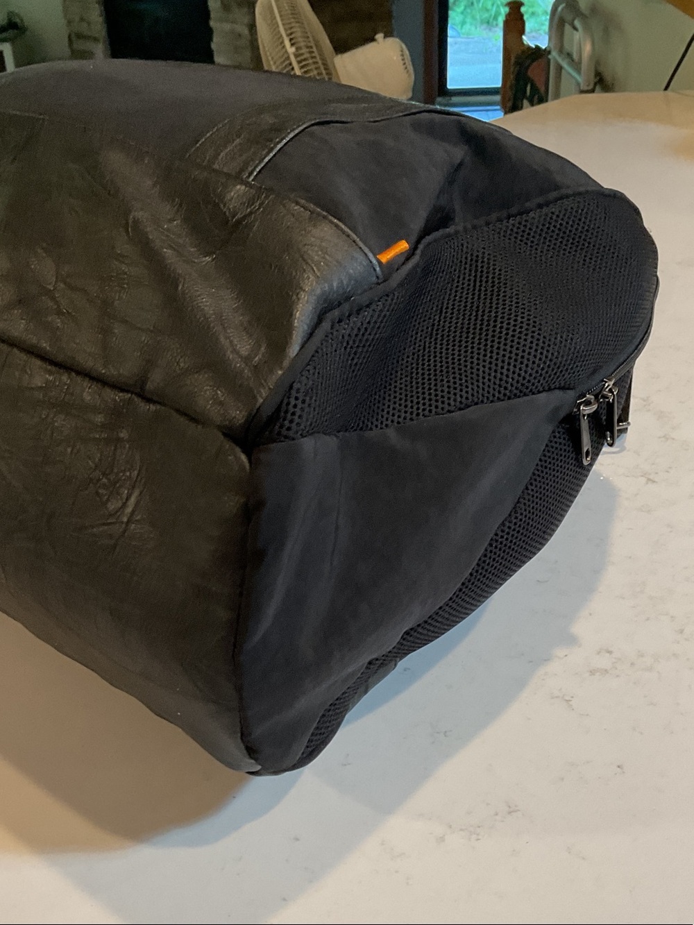 Lucy Work to Workout Canvas Weekender Bag with shoulder strap black NWOT yoga - Picture 8 of 16